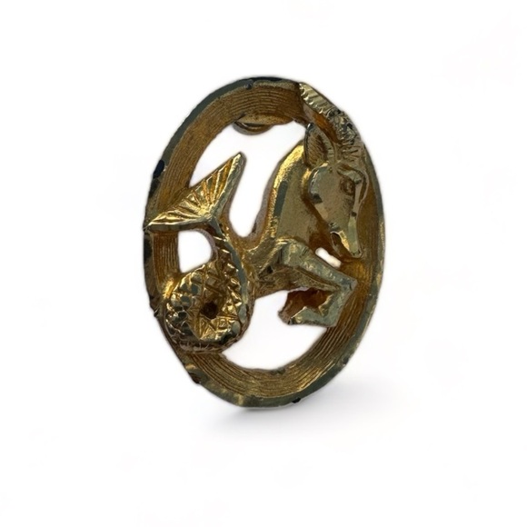 Vintage Capicorn Pin Brooch Sea Goat - Picture 1 of 2
